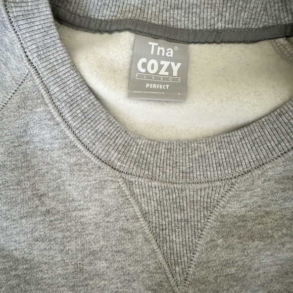 NWOT Aritzia TNA Cozy Fleece Perfect Cropped size L - Picture 4 of 5